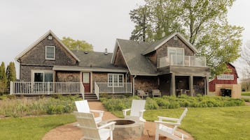 Farmhouse at Loma Cottages | Street view