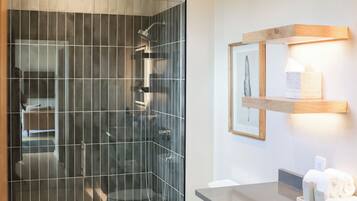 Alma at Loma Cottages | Bathroom