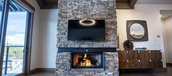 Unbeatable Ski-In/Ski-Out 2 Bedroom Condo