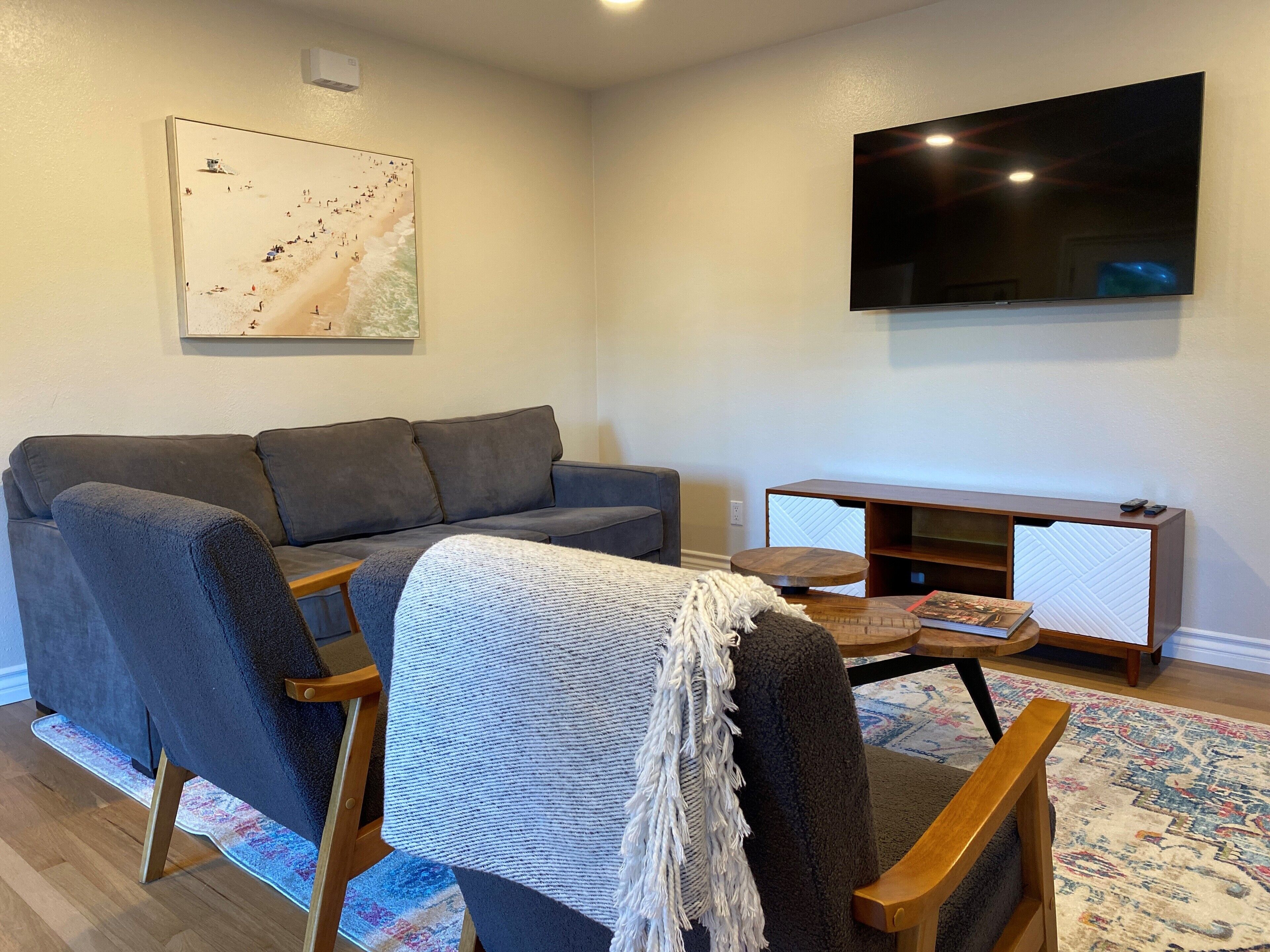 Guest House W/ Private Entry - 2 Bed/1 Bath - Large Pool - Ample Street Parking - Simi Valley, CA