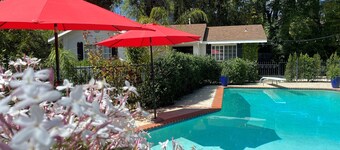 Guest house w/ private entry - 2 Bed/1 Bath - Large pool - Ample street parking