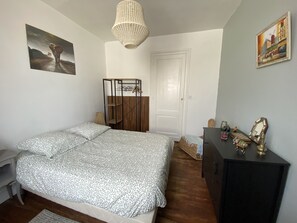3 bedrooms, iron/ironing board, free WiFi, bed sheets