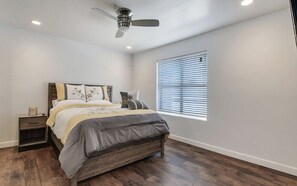 2 habitaciones, tabla de planchar con plancha, wifi y ropa de cama