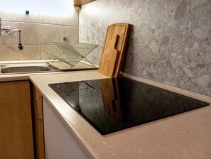 Microwave, oven, stovetop - Art Place - Spacious & Chic (Zagreb)