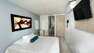Deluxe Room | 1 bedroom, soundproofing, free WiFi, bed sheets