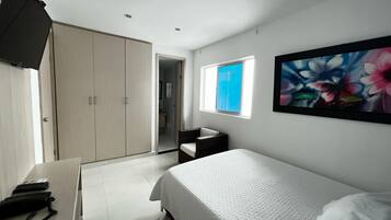 Deluxe Room | 1 bedroom, soundproofing, free WiFi, bed sheets
