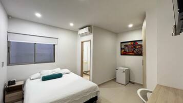 Deluxe Room | 1 bedroom, soundproofing, free WiFi, bed sheets