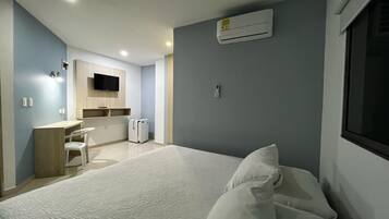 Deluxe Room | 1 bedroom, soundproofing, free WiFi, bed sheets