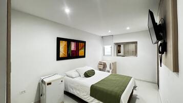 Deluxe Room | 1 bedroom, soundproofing, free WiFi, bed sheets