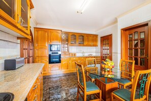 Coffee/tea maker, fridge, microwave, oven - Heatable Pool & BBQ Villa Near Albufeira Center (Albufeira)