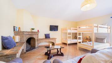 5 室のベッドルーム、アイロン / アイロン台、WiFi (無料)、ベッドシーツ