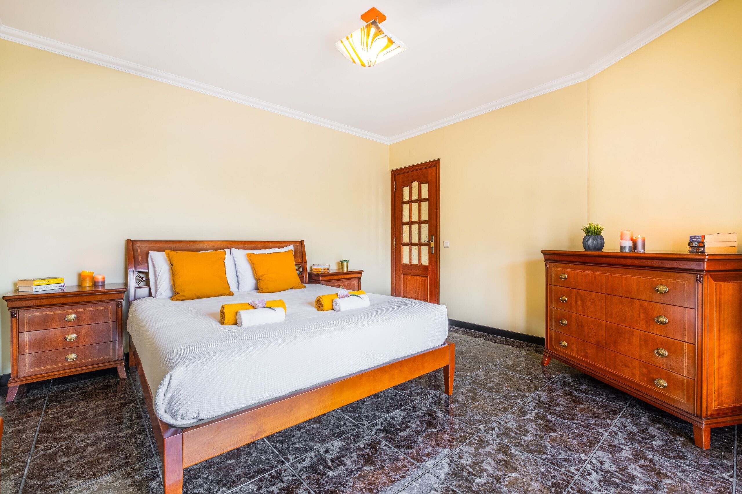 5 Schlafzimmer, Bügeleisen/Bügelbrett, kostenloses WLAN, Bettwäsche