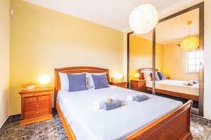5 bedrooms, iron/ironing board, free WiFi, bed sheets