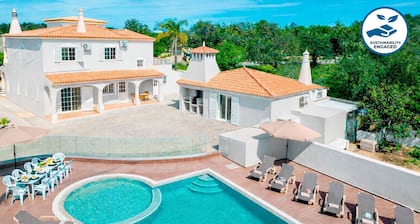 Heatable Pool & BBQ Villa Near Albufeira Center