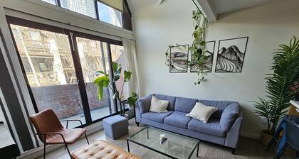 Large downtown Toronto townhouse. Perfect for large groups and families!