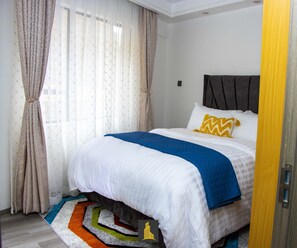1 bedroom, WiFi, bed sheets - New modern apartment 1 BR/1BA (Nairobi)