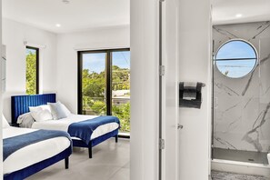 3 bedrooms, desk, iron/ironing board, travel cot