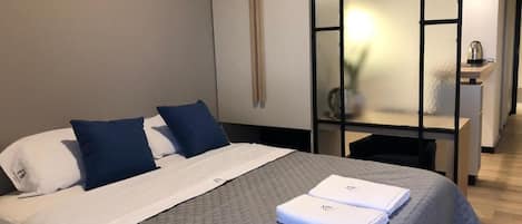 1 bedroom, bed sheets