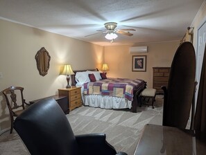 3 bedrooms, desk, iron/ironing board, travel cot