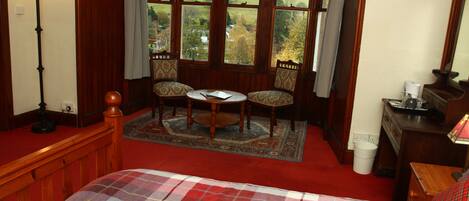 Superior-huone, näköala laaksoon | Yksilöllisesti sisustettu, yksilöllisesti kalustettu