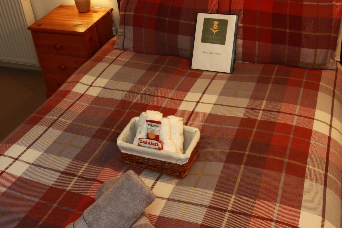 Standaard kamer, 1 tweepersoonsbed, uitzicht op tuin | Individueel gedecoreerd, individueel gemeubileerd, een laptopwerkplek
