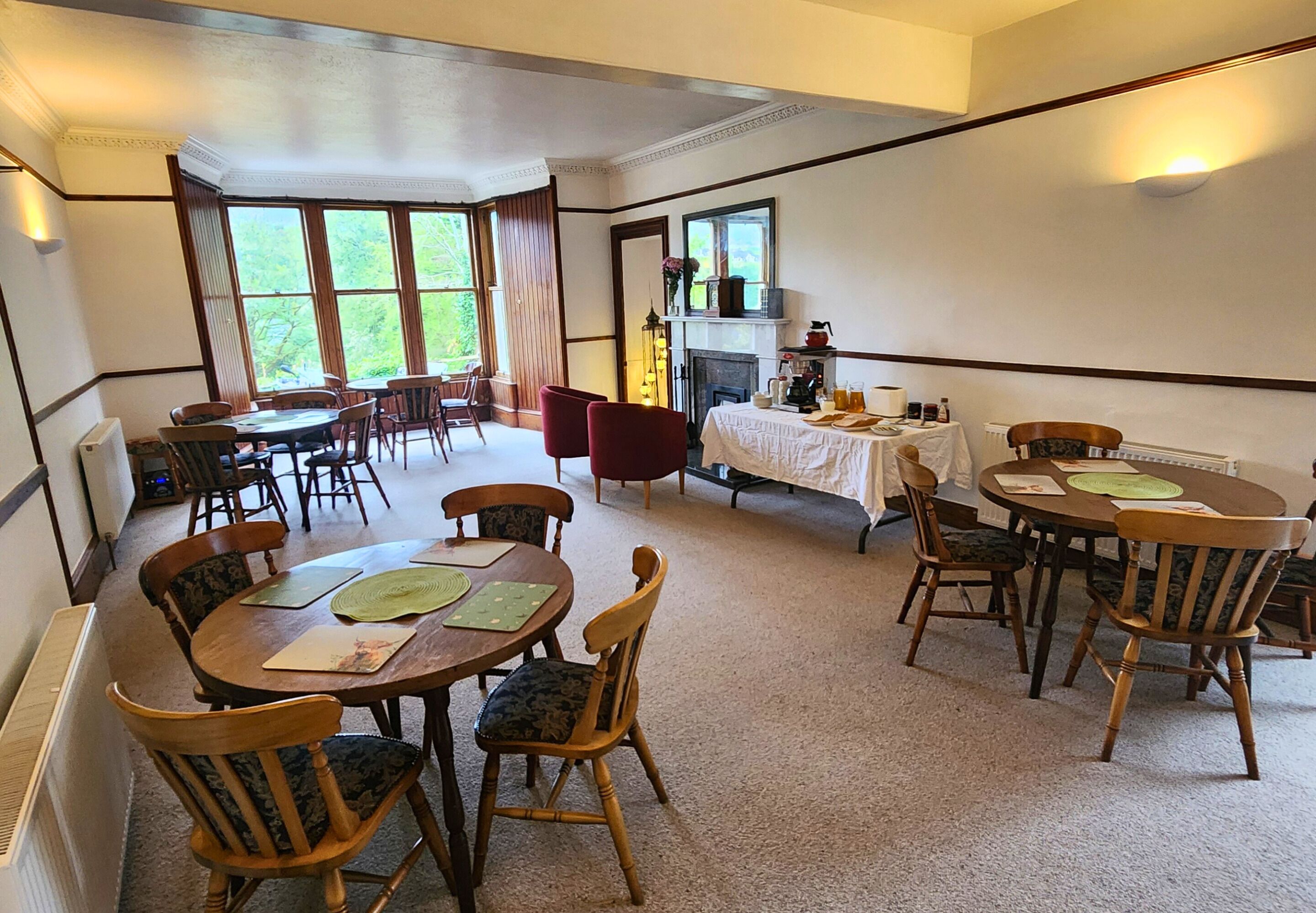 Daily buffet breakfast (GBP 15 per person)