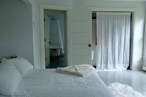3 chambres, coffres-forts dans les chambres, bureau, lit parapluie