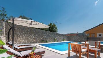 Seasonal outdoor pool