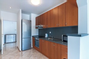 Comfort-Apartment | Eigene Küche | Großer Kühlschrank, Mikrowelle, Ofen, Geschirrspüler