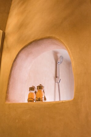 Superior Room | Bathroom | Hair dryer, slippers - Riad Mama (Marrakech)