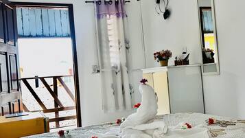 Quarto casal | Roupas de cama antialérgicas, ferros/tábuas de passar roupa