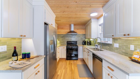 House (2 Bedrooms) | Interior - Grey Oak by Avantstay Coastal Charm, Near Beach & Golf (Seaside)