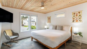 Interior - Grey Oak by Avantstay Coastal Charm, Near Beach & Golf (Seaside)