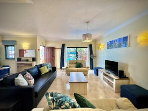 TV - ALBUFEIRA SUMMER VILLA 1 WITH POOL by HOMING (Albufeira)