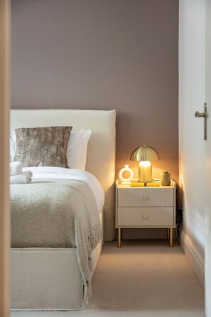 2 chambres, literie de qualité, lit avec matelas en mousse à mémoire