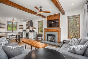 Smart-tv en een open haard