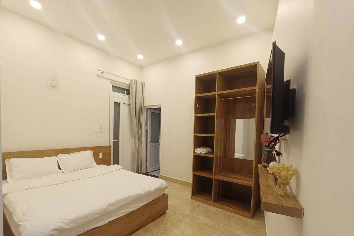 Superior Double Room | Laptop workspace, bed sheets