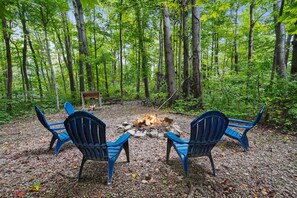 Property grounds - Boho Cabin w/ Hot Tub.  Private & Cozy Escape (South Bloomingville)