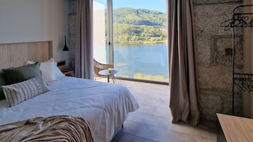 3 slaapkamers, een strijkplank/strijkijzer, reisbedje, gratis wifi