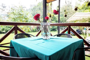 标准四人房, 1 张双人床 | 起居区