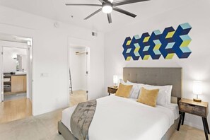 2 Schlafzimmer, Schreibtisch, Bügeleisen/Bügelbrett, Reisekinderbett