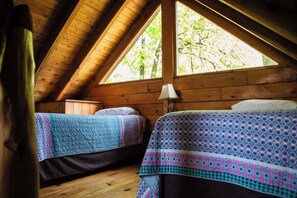 2 bedrooms, travel cot, WiFi, bed sheets