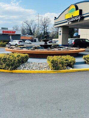 المنشأة من الخارج