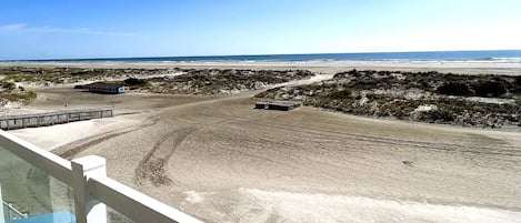 Plage, chaises longues