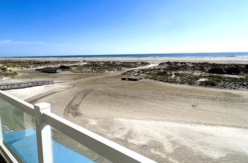 Oceanfront Oasis with Private Balcony and Heated Pool in Wildwood Crest