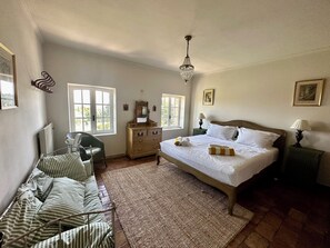 4 soverom, strykejern/-brett, wi-fi og sengetøy