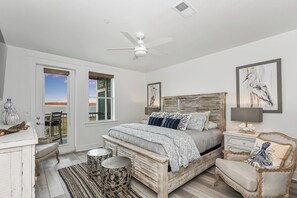 3 bedrooms, in-room safe, desk, iron/ironing board - Sandpiper Luxury Resort Condo, Golf Cart, Pool/Spa/Beach/Bay (Galveston)