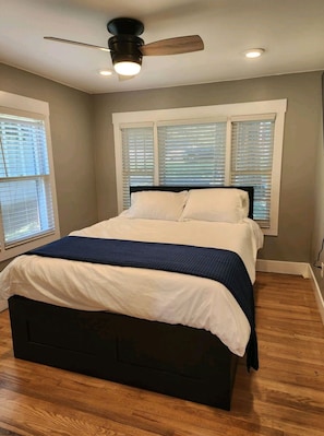 4 bedrooms, iron/ironing board, free WiFi, bed sheets