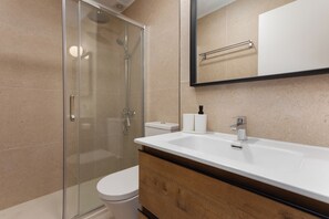 Doccia, asciugacapelli, bidet, asciugamani