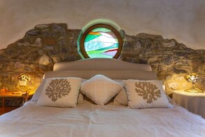 4 bedrooms, desk, iron/ironing board, travel cot - Private Villa and Pool in your own Tranquil Oasis (Radicondoli)